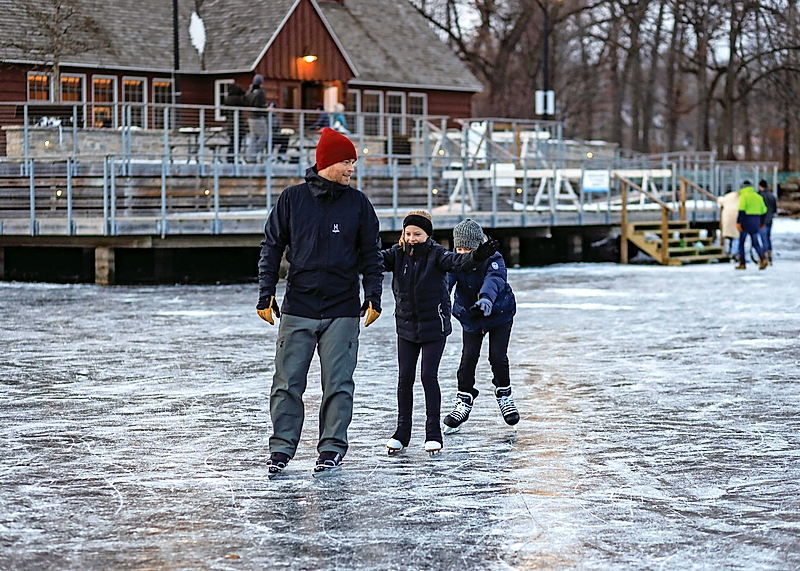 Ice skating on Lake Ellyn