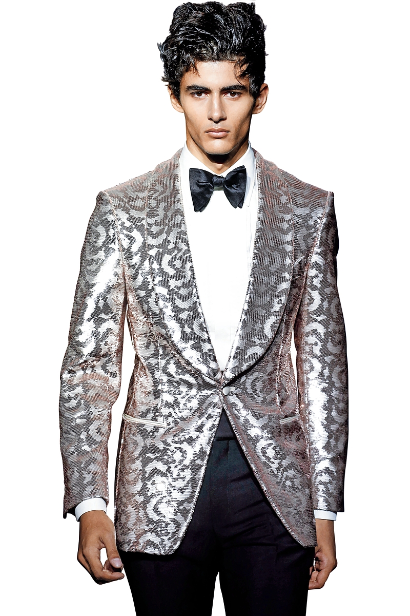 STATEMENT STYLE
Tom Ford’s metallic silver jacket