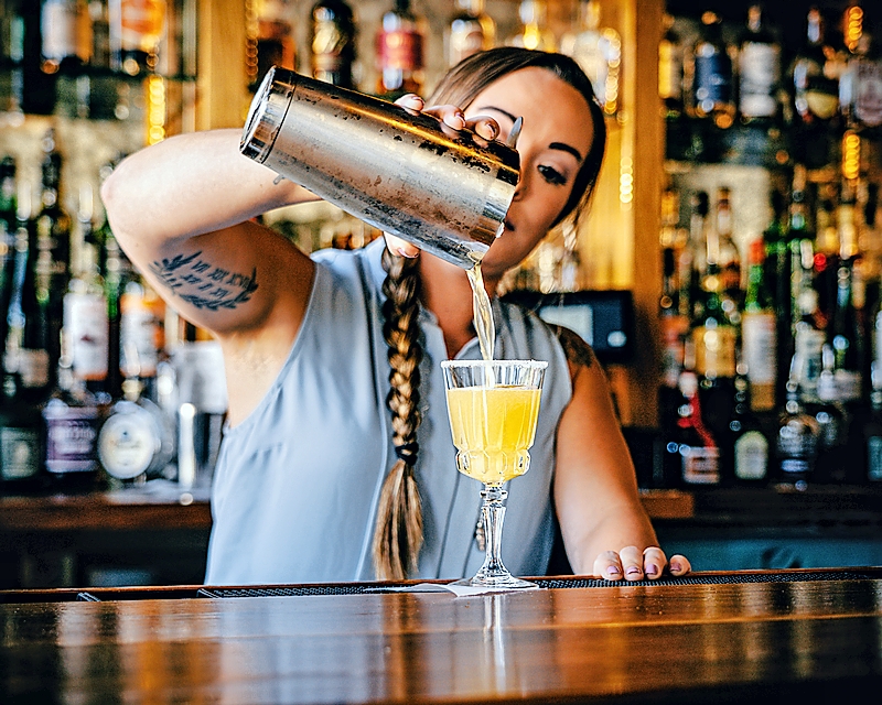 House manager Lia Pennacchi pouring a Daisy Jane