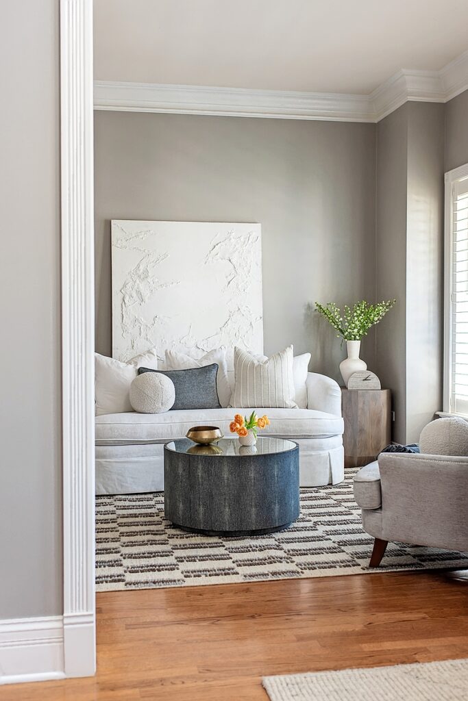 A living room designed by Ellce Home, Design Studio + Shop
