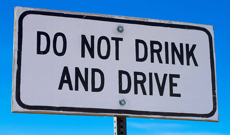 A "DO NOT DRINK AND DRIVE" sign