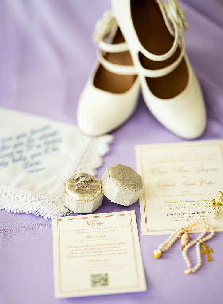 The bride's shoes, wedding rings and invitation