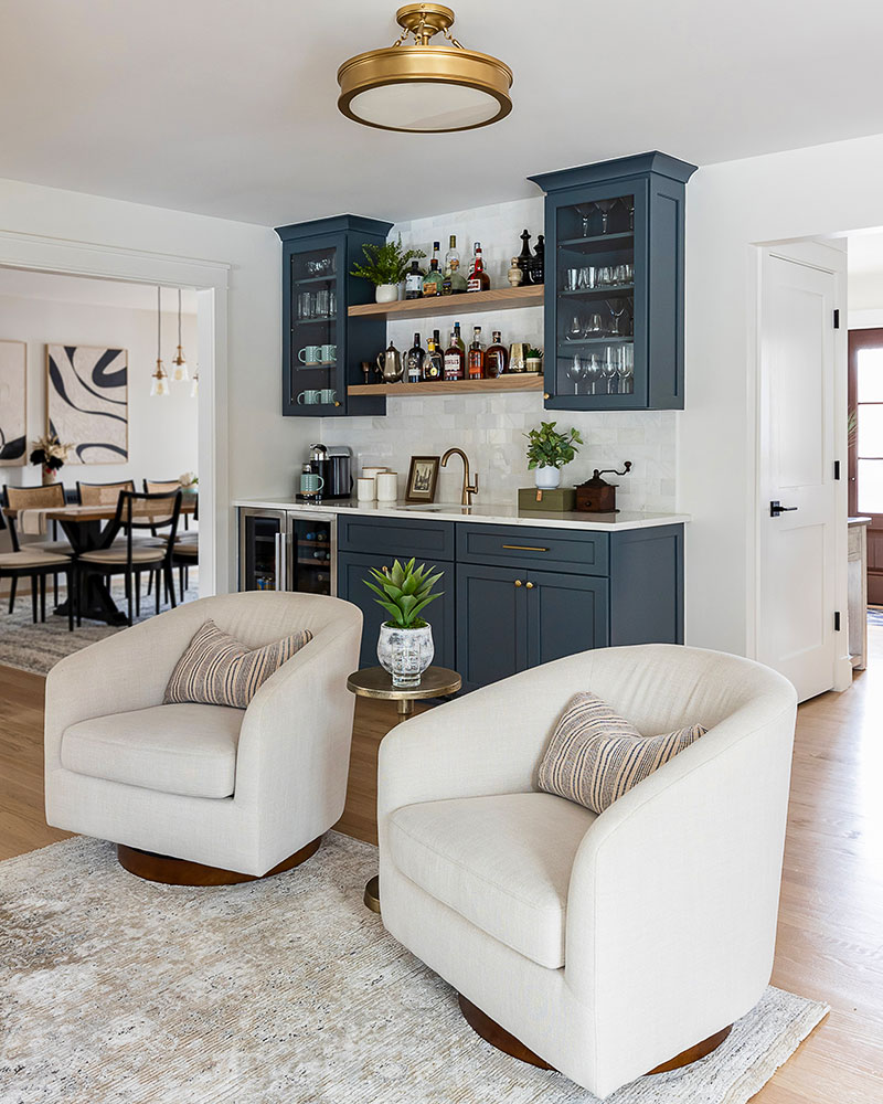 The beverage counter behind the sitting area in the Naperville home
